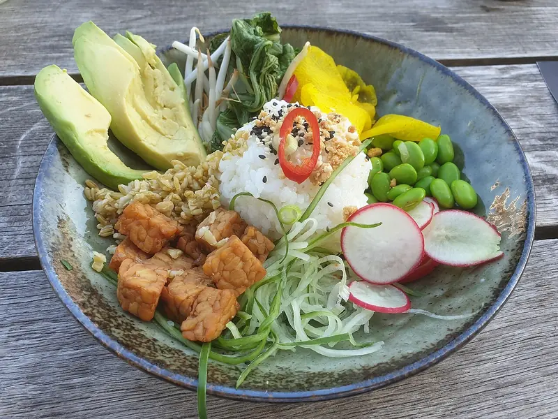 Buddha bowl tofu croustillant